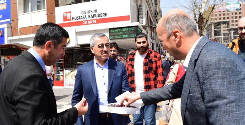 Başkan Güngör Trabzon Caddesi’nde Esnafla Buluştu