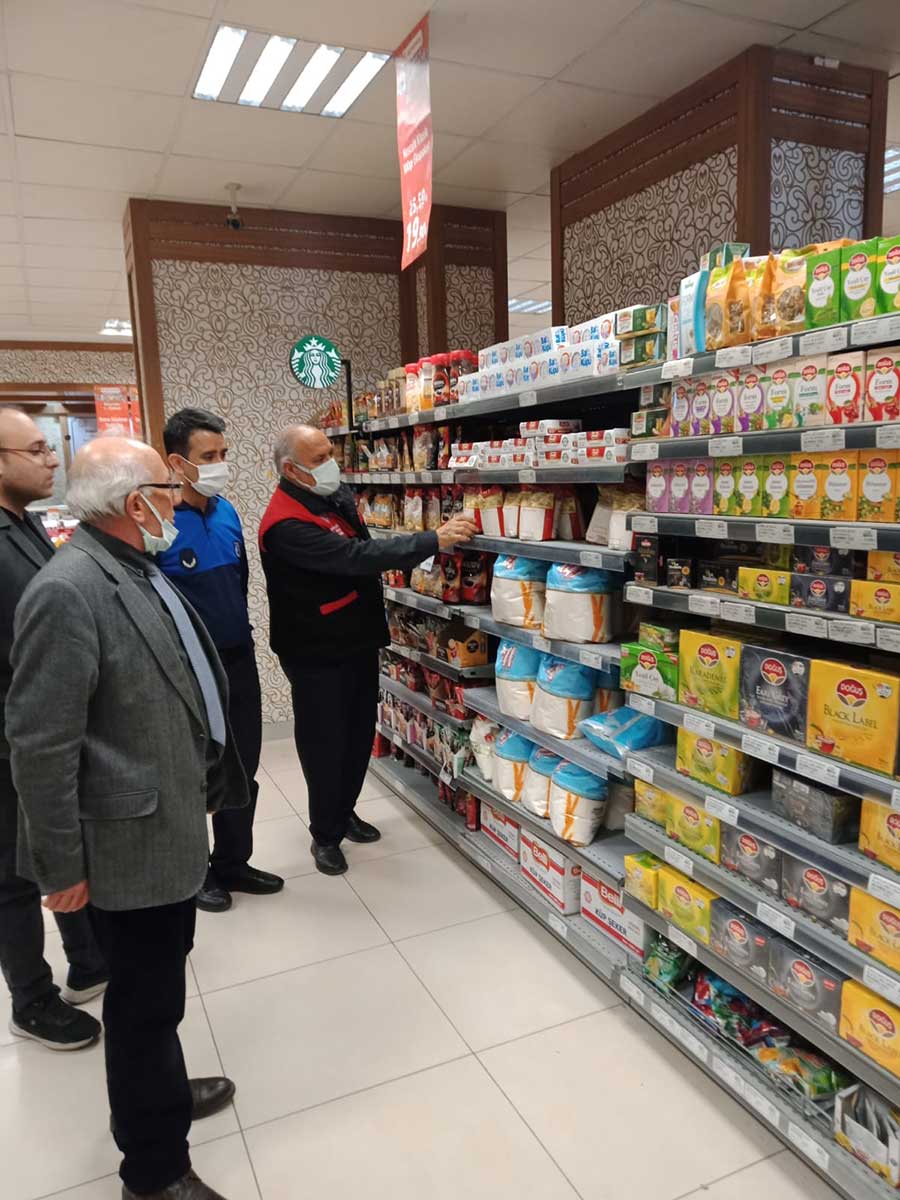 Onikişubat Belediyesi Zabıta ekipleri ve İlçe Tarım Orman Müdürlüğü personelleri,