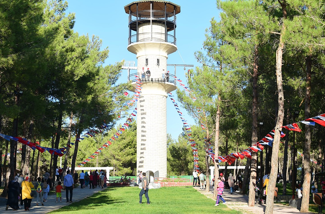 Dulkadiroğlu Belediyesi, 19 Mayıs etkinlikleri kapsamında Heyecan Bahçesi’nde gençlik buluşması