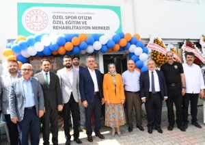 Dulkadiroğlu Özel Spor Otizm Özel Rehabilitasyon Merkezi’nin açılış törenine katılan