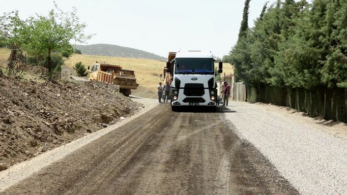 Elmalar’ın Yol Sorunu Büyükşehir’le Çözülüyor