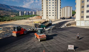 DULKADİROĞLU BELEDİYESİ’NDEN YENİKENT’TE ASFALT ÇALIŞMASI