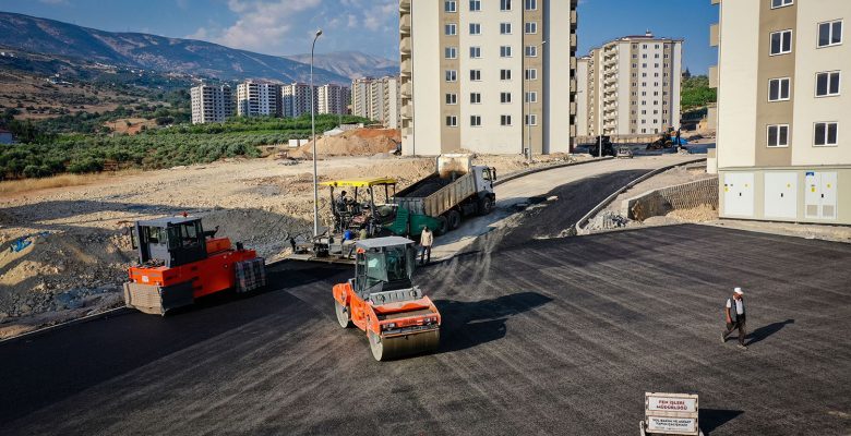 DULKADİROĞLU BELEDİYESİ’NDEN YENİKENT’TE ASFALT ÇALIŞMASI