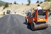 Büyükşehir Göksun’da Yol Yenileme Çalışmalarını Sürdürüyor