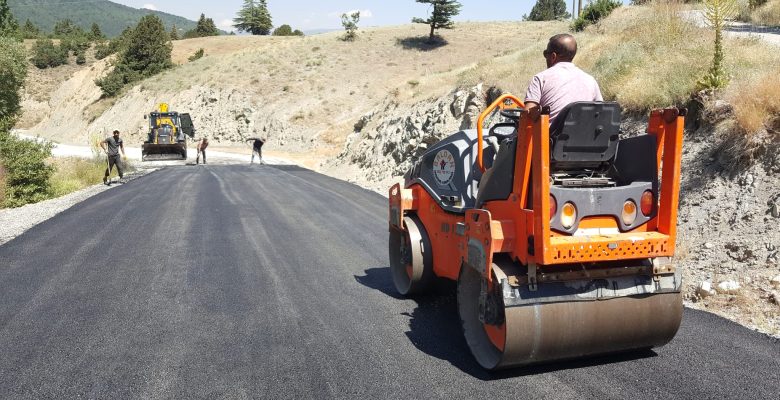 Büyükşehir Göksun’da Yol Yenileme Çalışmalarını Sürdürüyor