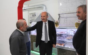 Dulkadiroğlu Belediye Başkanı Necati Okay, Vezir Hoca Bulvarı esnafını ziyaret