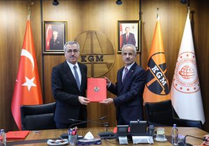 Karayolları Genel Müdürü Abdulkadir Uraloğlu ile bir araya gelen Başkan