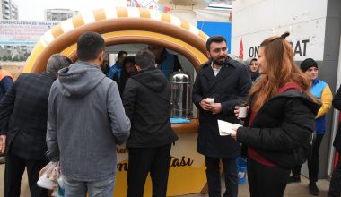 Onikişubat Belediyesi’nden öğrencilere sıcak çorba, simit ve çay ikramı