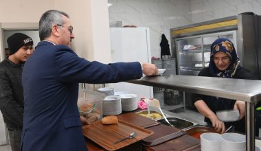 Başkan Güngör’den AKM Kahraman Makina’ya Ziyaret