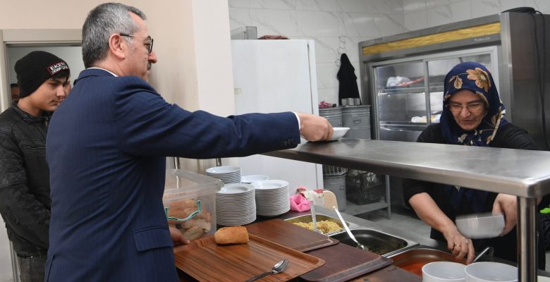 Başkan Güngör’den AKM Kahraman Makina’ya Ziyaret