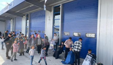 ÖĞRENCİLER DEPREMZEDELERE SAÇ BAKIM VE TIRAŞ HİZMETİ VERİYOR