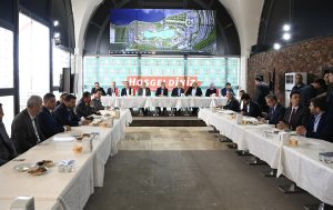 Programı kapsamında şehre gelerek sanayi ve ticaretin canlanması noktasında düzenlenen