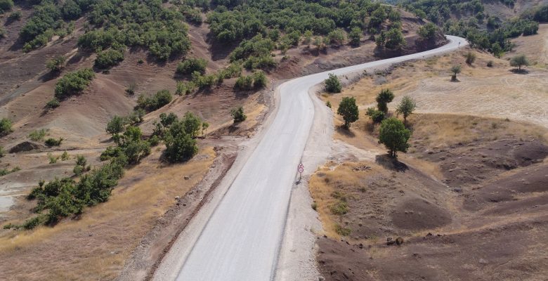 Büyükşehir, Ekinözü’nde Kırsal Mahallelerinin Ulaşımını İyileştiriyor