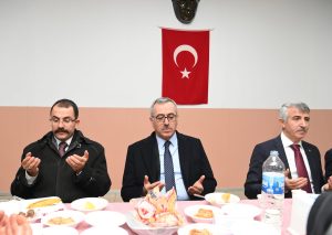 Garnizon Komutanlığı tarafından düzenlenen programda şehit yakınları ve gazilerle bir