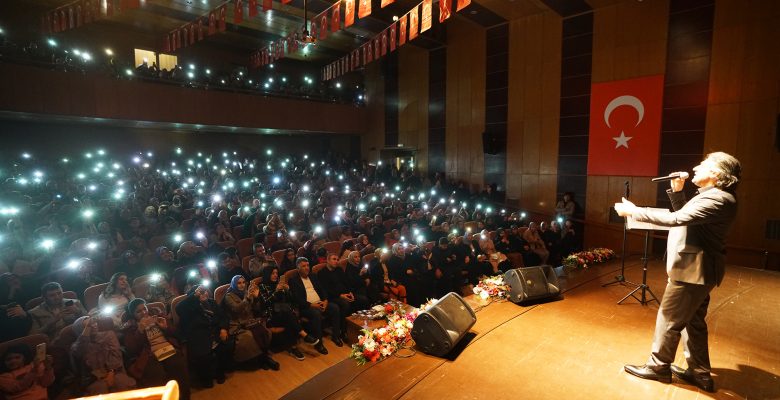 Eşref Ziya, Seslendirdiği Ezgilerle Müzik Ziyafeti Yaşattı