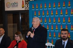 ‘Mesai arkadaşlarım’ dediği mahalle muhtarlarıyla iftar sofrasında bir araya gelen