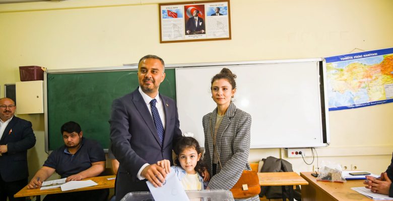 Toptaş “Seçimlerin Ülkemize Hayırlı Olmasını Diliyorum”