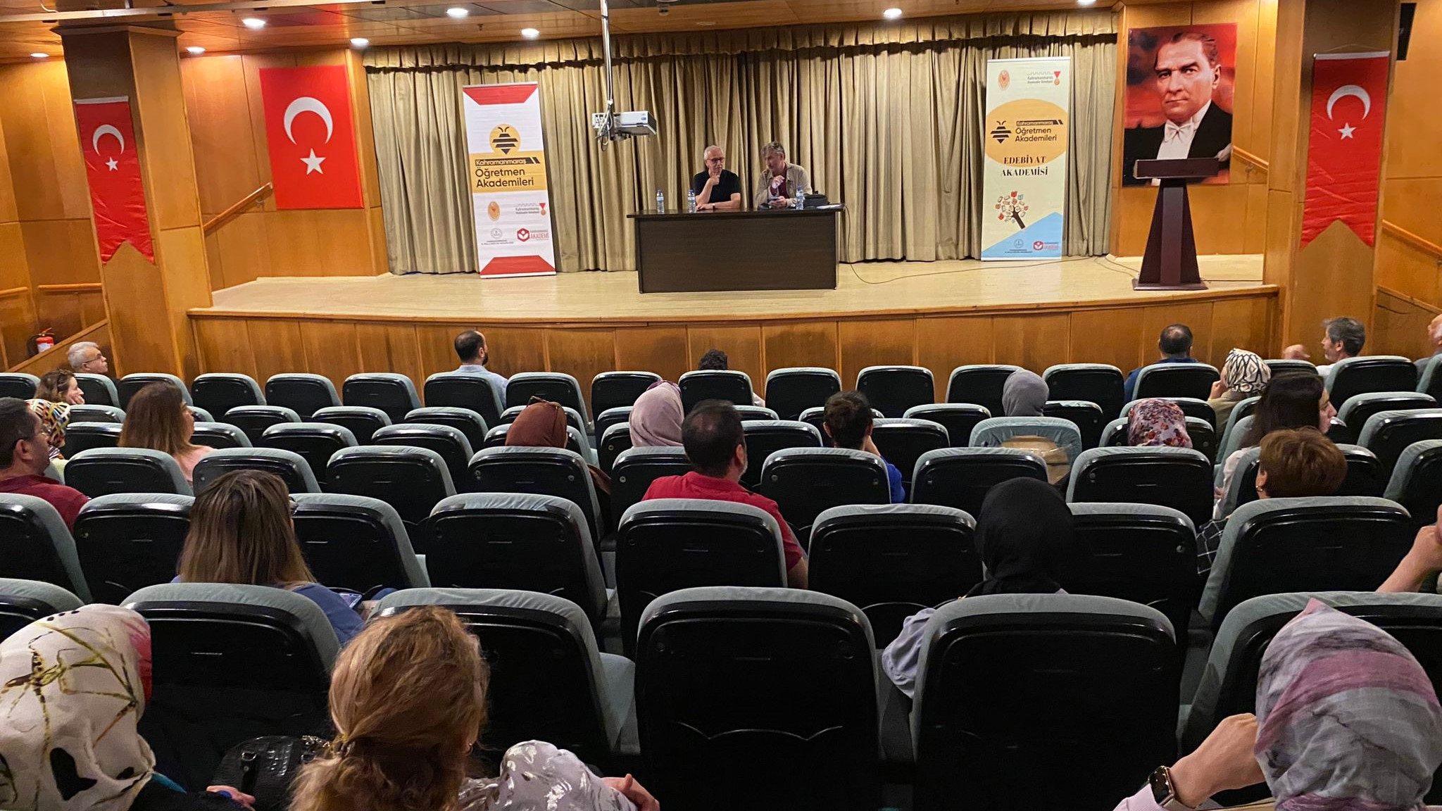 Yazar Şakar, Türk Edebiyatı’nda Öykücülüğü Anlattı Büyükşehir Belediyesi ve İl