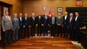 Gazeteci – Yazar Ahmet Hakan, Hürriyet Gazetesi’nde kaleme aldığı köşe