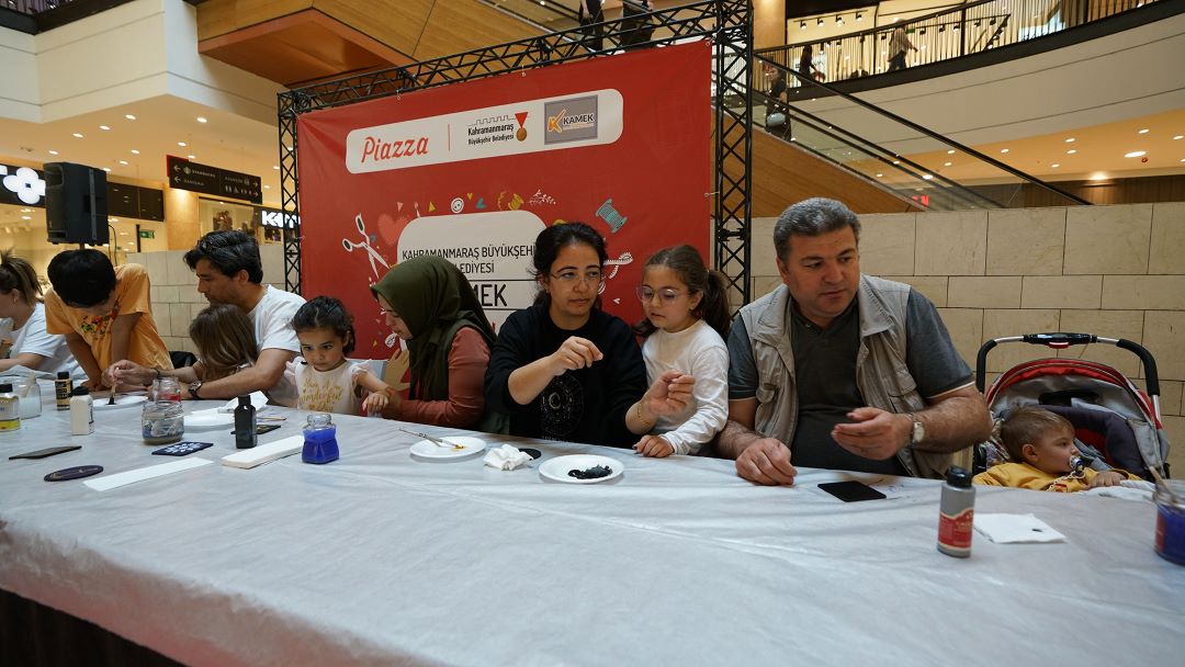 Büyükşehir Belediyesi’nin Piazza AVM’de düzenlediği Dekoratif Ahşap Boyama Atölyesi, 19