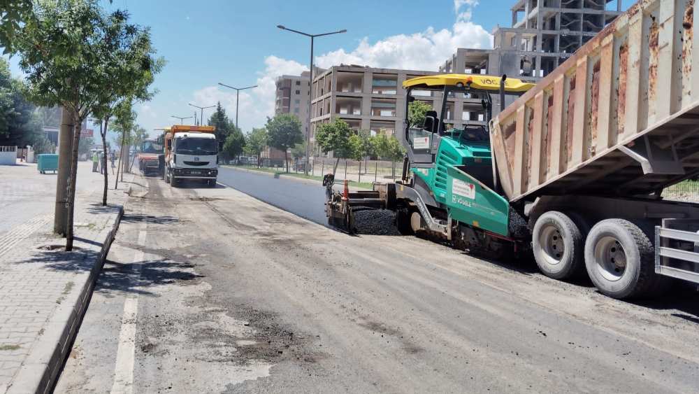 Büyükşehir Belediyesi, Dulkadiroğlu’nda Vezir Hoca Bulvarı’nın ardından Rasim Özdenören Caddesi’nde