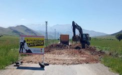 Büyükşehir Belediyesi Elbistan’da Kırsal Mahalle Yollarını İyileştiriyor