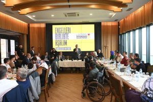 Başkan Görgel, Engelliler Haftası dolayısıyla Şairler Tepesi’nde düzenlenen programda özel