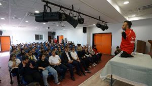 Bedensel Engelli Milli Yüzücü Yurtkölesi Öğrencilere İlham Oldu Engelliler Haftası