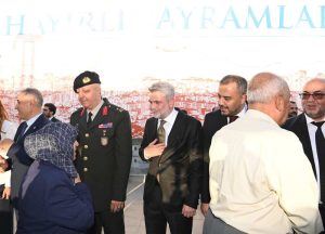 Milli İrade Meydanı’nda düzenlenen Geleneksel Bayramlaşma Töreni’ne katılan Kahramanmaraş Büyükşehir