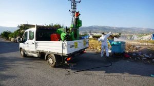 Büyükşehir Belediyesi, kurban satış ve kesim yerlerini baştan uca ilaçlayarak
