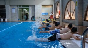 Onikişubat Belediyesi’nin yaz yüzme kursları, çocuklar için harika bir fırsat