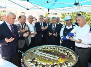 Kahramanmaraş Büyükşehir Belediyesi, Muharrem ayı dolayısıyla düzenlenen geleneksel aşure ikramı
