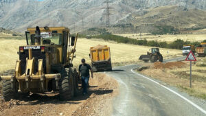 Büyükşehir Elbistan’da Ulaşım Atağını Sürdürüyor Kahramanmaraş Büyükşehir Belediyesi, Elbistan’ın Özcanlı