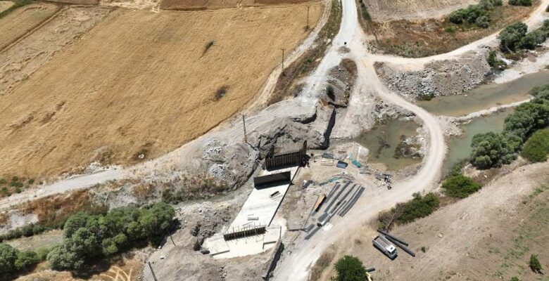 Büyükşehir Andırında Mahallelerin Yol İhtiyaçlarını Karşılıyor