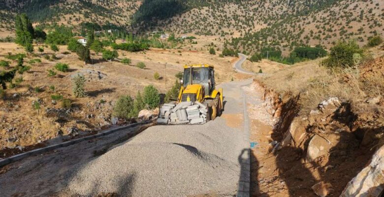 Büyükşehir, Göksun Kırsalında Kilit Parke İmalatlarını Tamamladı