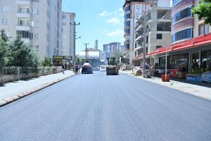 Onikişubat Belediyesi, yol kalitesini artırmak ve vatandaşların ulaşımını daha konforlu