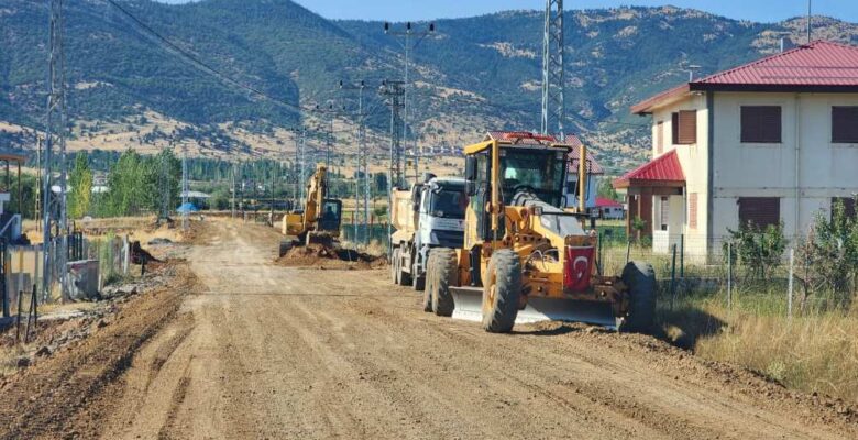 Büyükşehir, Göksun’da Bir Grup Yolunun Daha Standardını Artırıyor