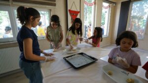 Büyükşehir Belediyesinin Çocuk Sanat Merkezi’nde 6 hafta boyunca düzenli olarak