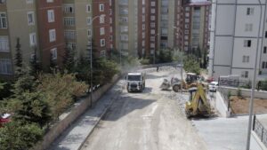 Başkan Hanifi Toptaş öncülüğünde asfalt seferberliğini sürdüren Onikişubat Belediyesi, Süleyman