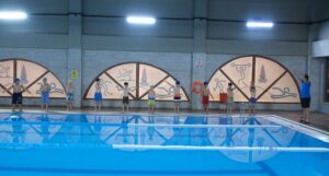 Onikişubat Belediyesi’nin spor kültürünü yaygınlaştırmak ve özellikle gençlere yüzme branşında