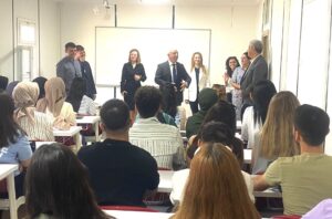 Rektör Bakan, Eğitim-Öğretimin İlk Gününde Öğrencilerle Buluştu. Kahramanmaraş İstiklal Üniversitesi