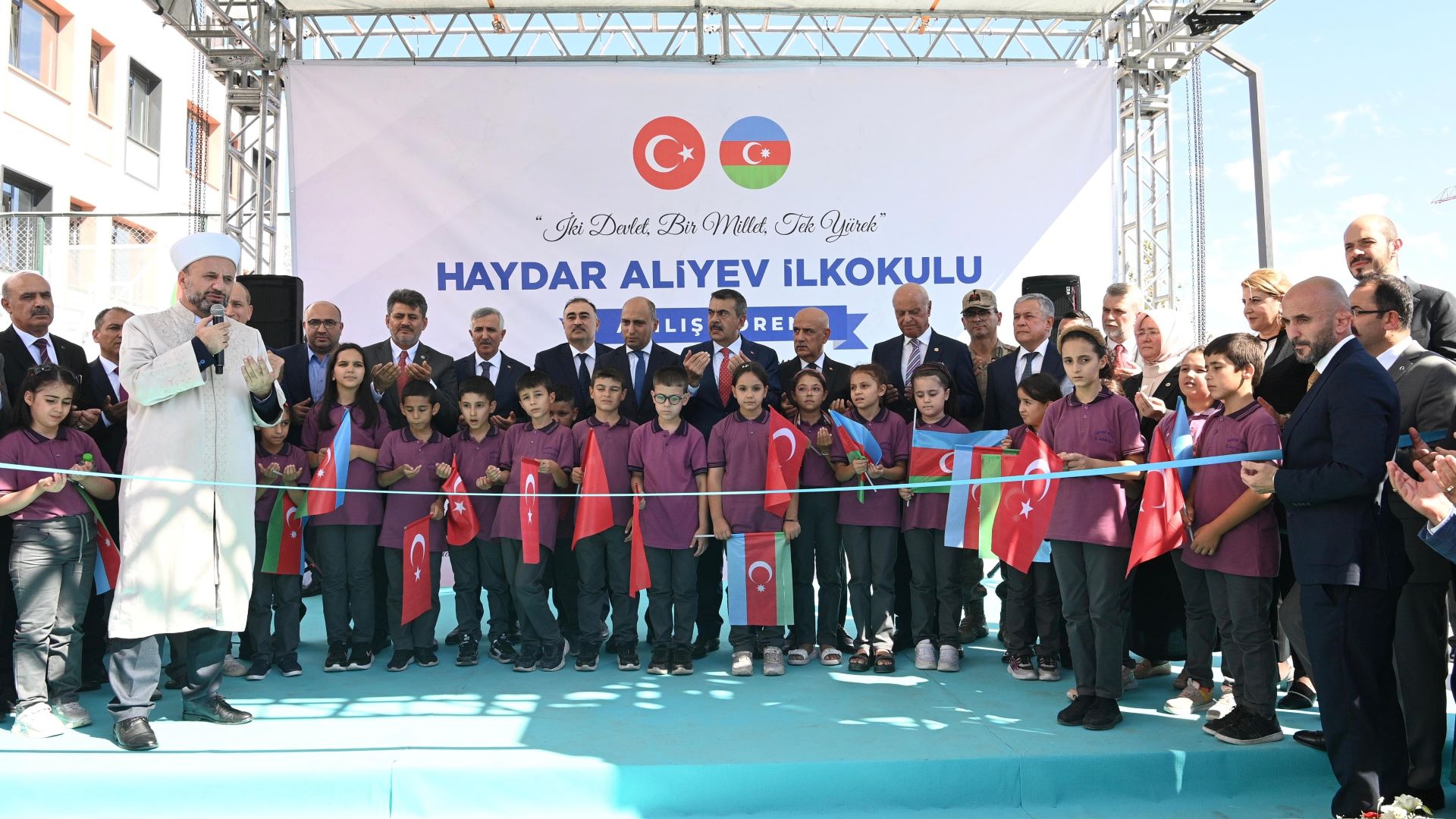 6 Şubat depremlerinin ardından Azerbaycan Devleti tarafından Hayrullah Mahallesi’nde yapımına