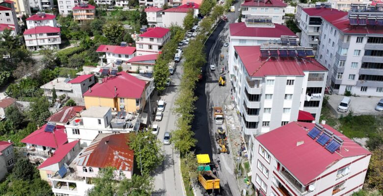 Büyükşehir Andırın’da Ana Arterlerin Asfaltını Bir Bir Yeniliyor