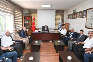 Toplumun tüm kesimlerinin sorununu kendi sorunu bilen ve çözüme kavuşturmak