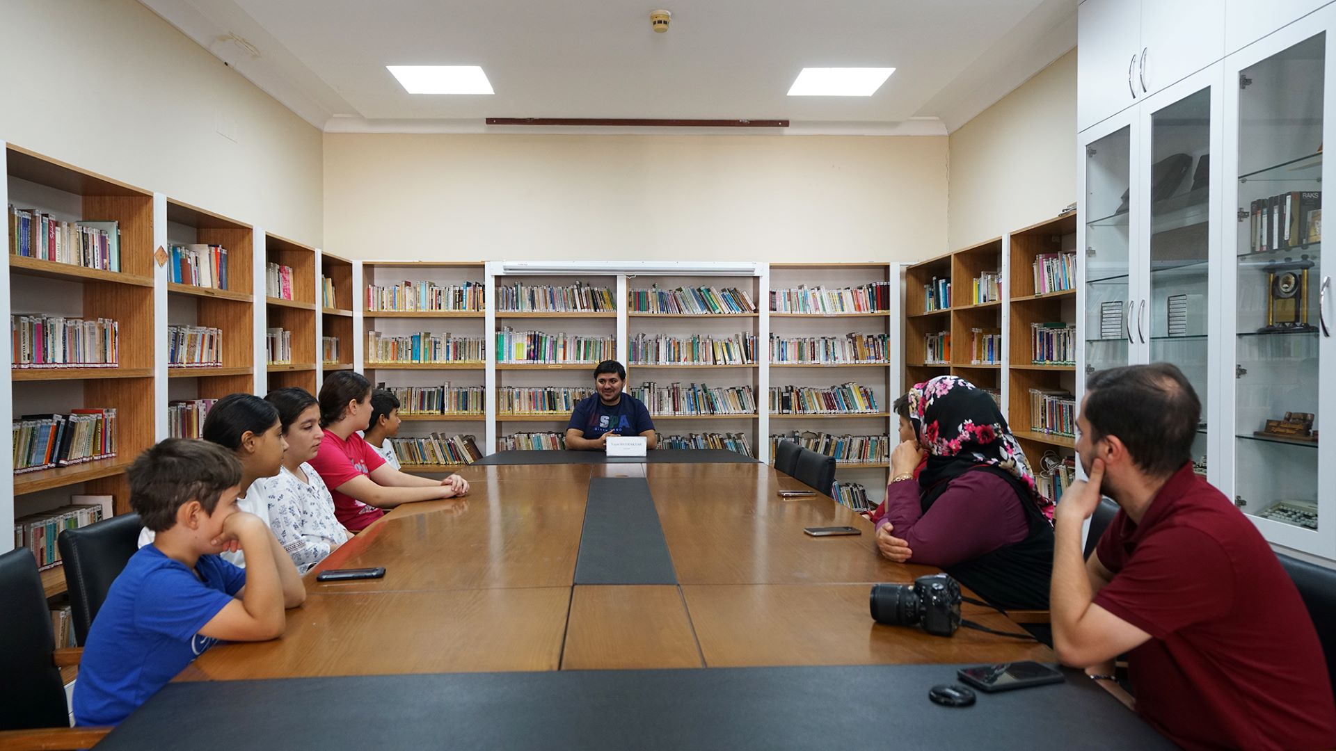 Kütüphane Söyleşileri’nin bu haftaki konuğu Çocuk ve Gençlik Edebiyatı Yazarı