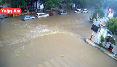 Büyükşehir, Sağanak Yağışla Birlikte Derhal Harekete Geçti