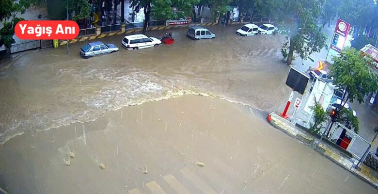 Büyükşehir, Sağanak Yağışla Birlikte Derhal Harekete Geçti