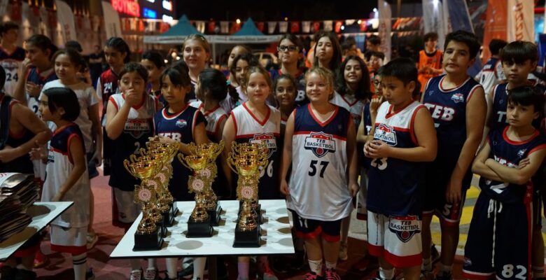 Geleceğin Basketbol Yıldızları Kupalarına Kavuştu