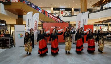 Cumhuriyet Kutlamalarında Büyükşehir’in Halk Oyunları Ekibi Görsel Şölen Sundu