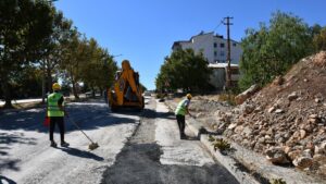 Kahramanmaraş Büyükşehir Belediyesi, Nurhak’ta altyapı çalışmalarında hasar gören yolları yenilemek